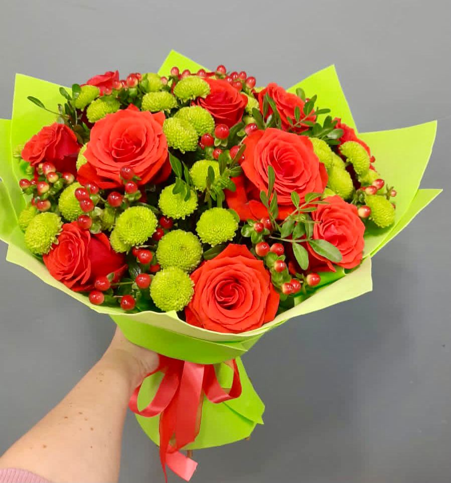 Букет цветов из: Хризантемы и Розы в Чигораке