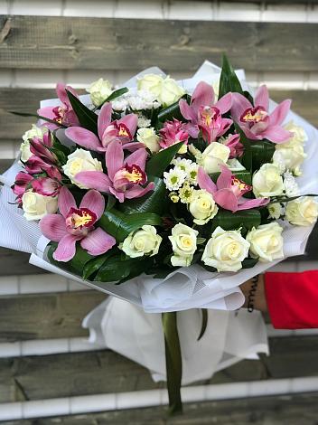 Букет цветов из: Розы и Хризантемы в Чигораке