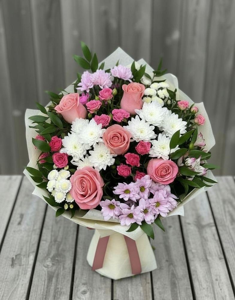 Букет цветов из: Альстромерии, Гвоздики, Розы и Хризантемы в Чигораке