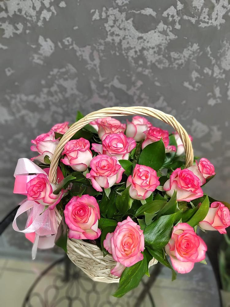 Цветочная композиция из Розы в корзине в Чигораке