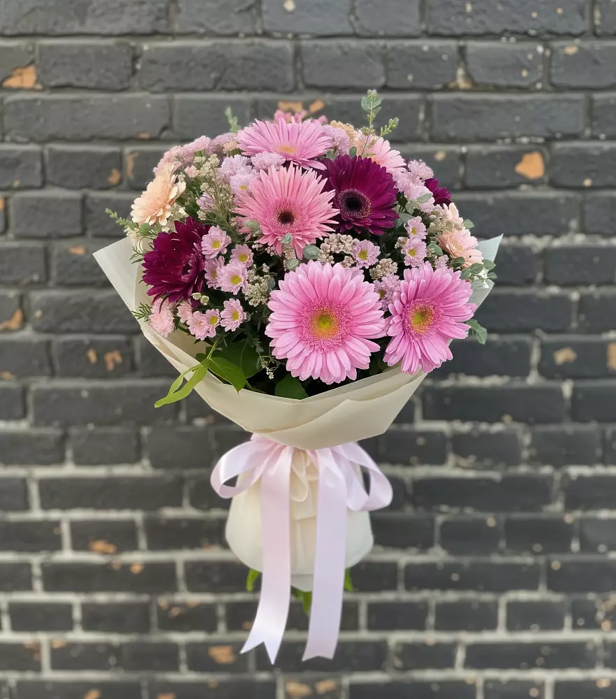 Букет цветов из: Герберы и Хризантемы в Чигораке