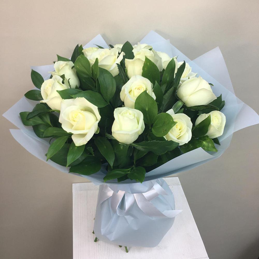 Букет 15 Белых роз Проуд в Чигораке
