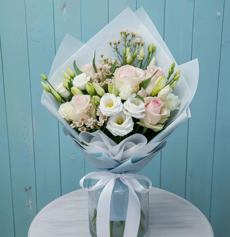 Букет цветов из: Розы и Лизиантусы в Чигораке