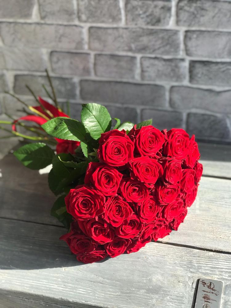 Букет Красные розы Фридом в Чигораке