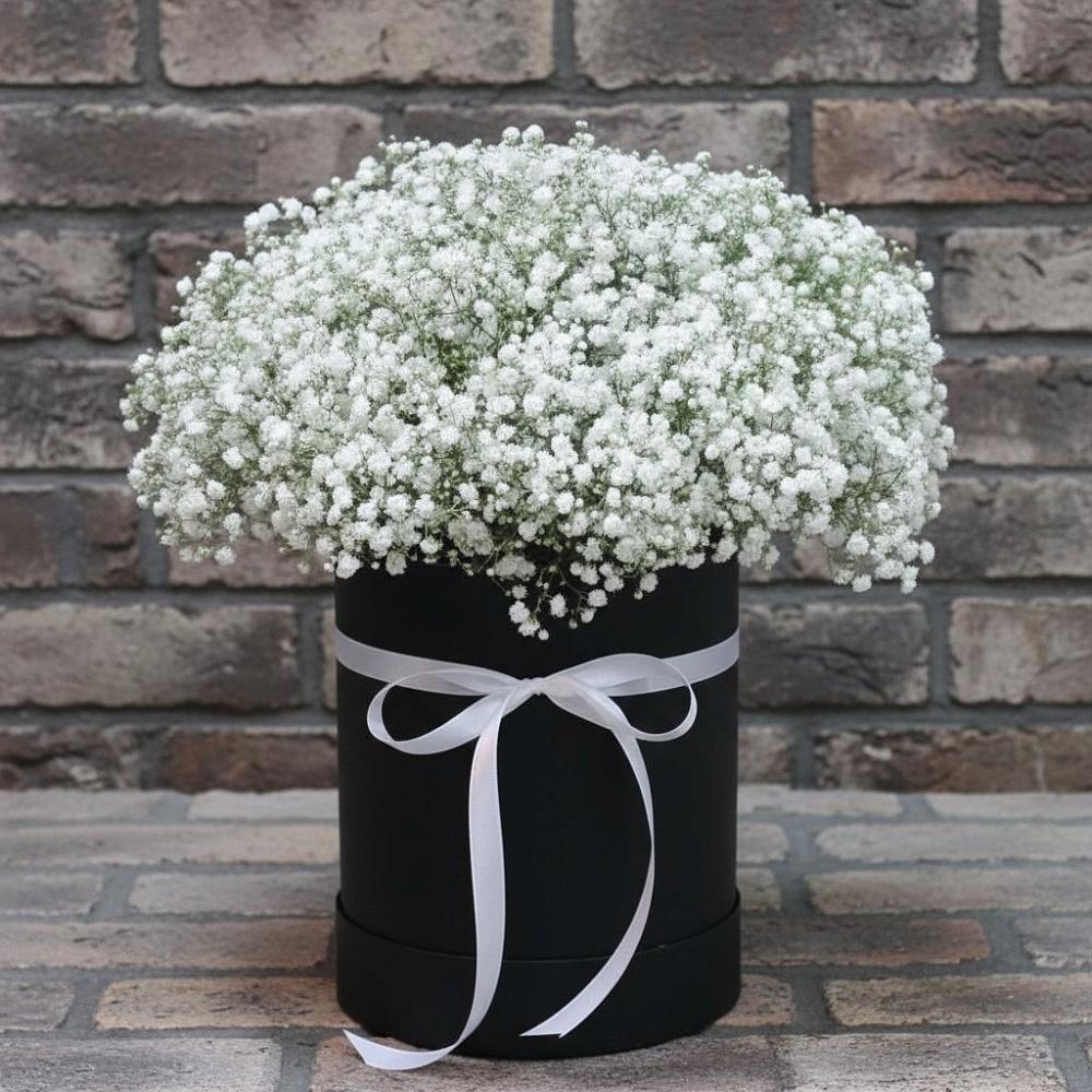 Цветочная композиция из Гипсофила в шляпной коробке в Чигораке