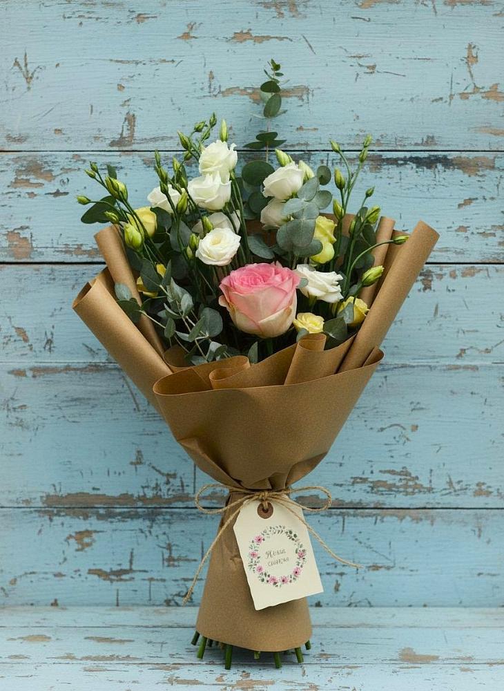 Букет цветов из: Розы и Лизиантусы в Чигораке