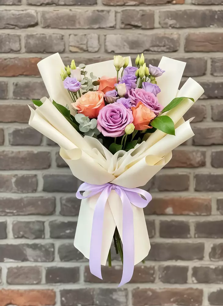 Букет цветов из: Лизиантусы и Розы в Чигораке