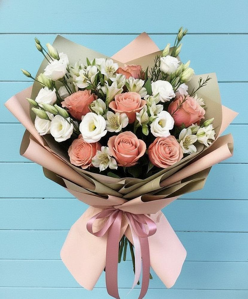 Букет цветов из: Розы, Альстромерии и Лизиантусы в Чигораке