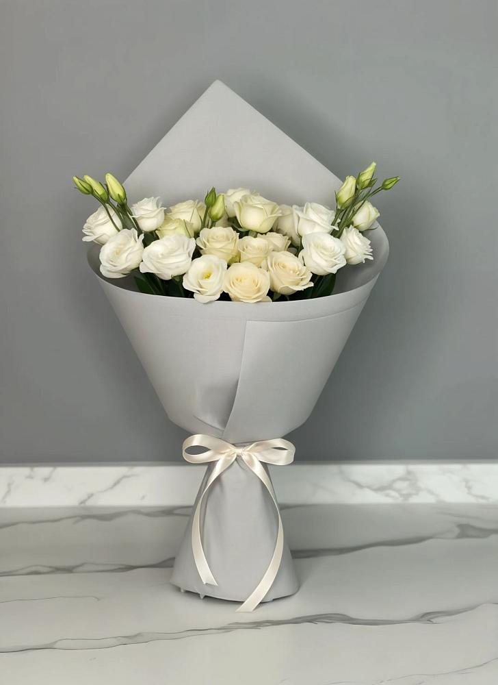 Букет цветов из: Розы и Лизиантусы в Чигораке