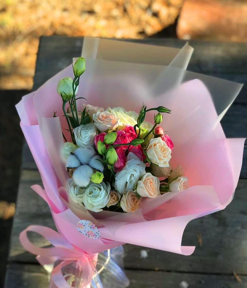 Букет цветов из: Розы и Лизиантусы в Чигораке