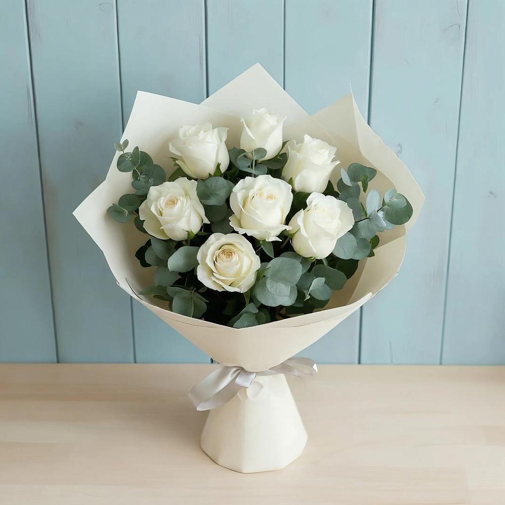Букет Белые розы в Эвкалипте в Чигораке