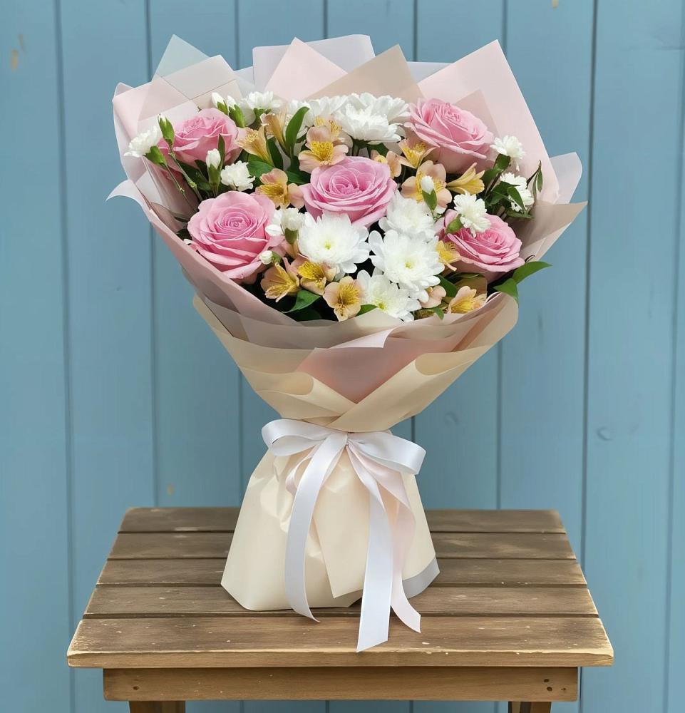 Букет цветов из: Гвоздики, Орхидеи и Розы в Чигораке