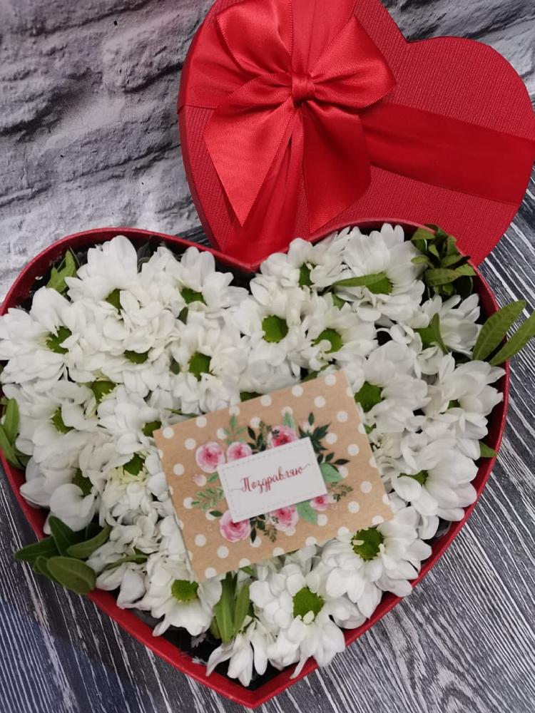 Цветочная композиция из Хризантемы в виде сердца в Чигораке