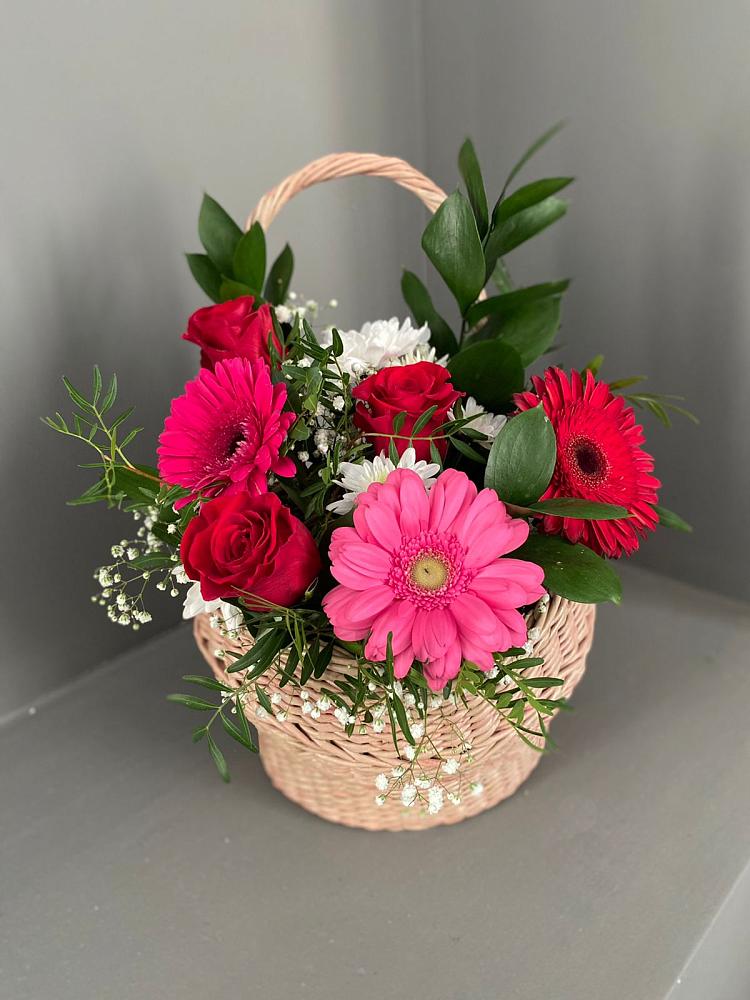 Цветочная композиция из Розы, Хризантемы и Герберы в корзине в Чигораке