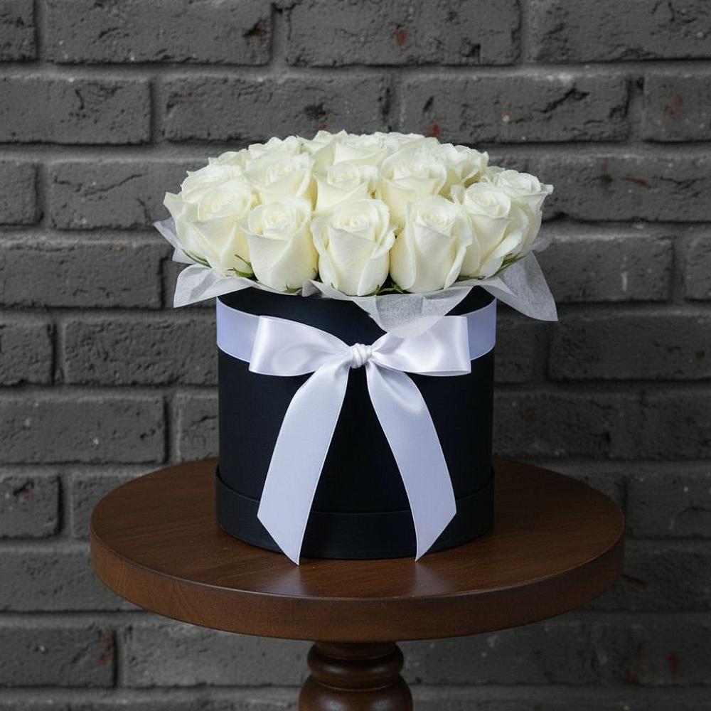 Цветочная композиция из Розы в шляпной коробке в Чигораке