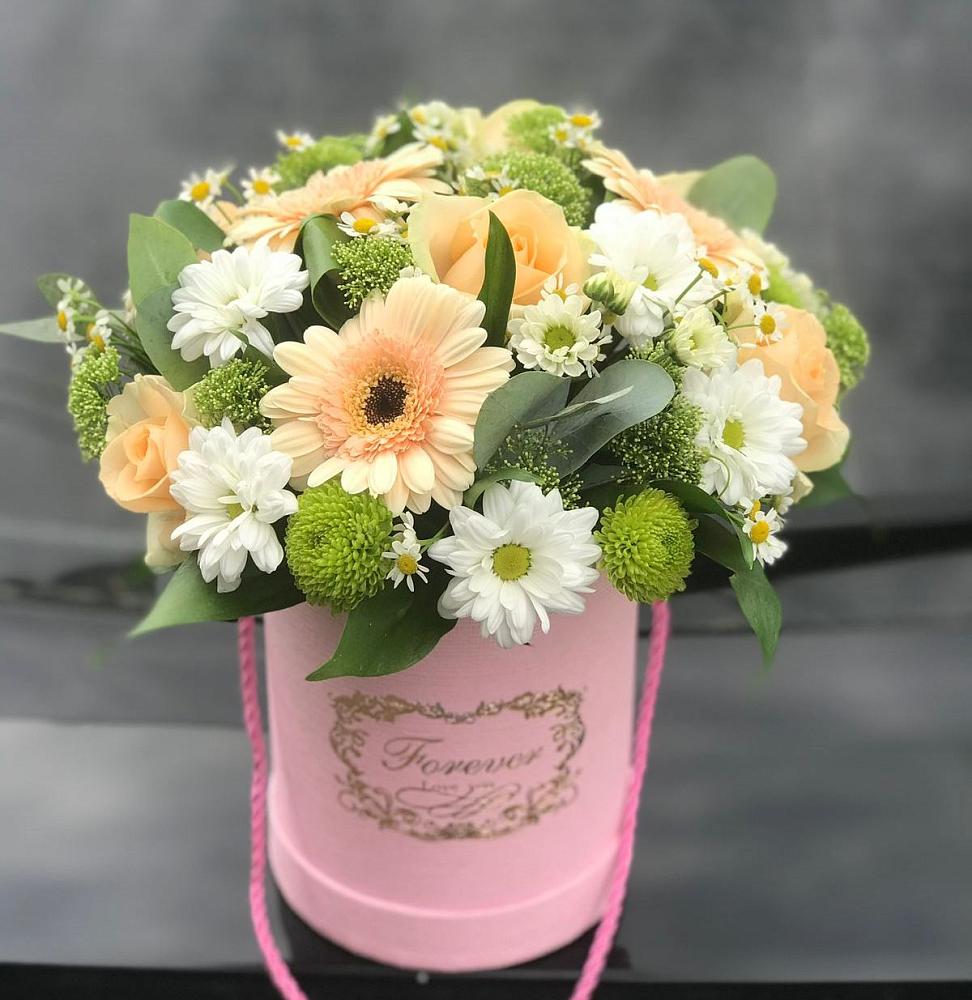 Цветочная композиция из Розы, Герберы и Хризантемы в шляпной коробке в Чигораке