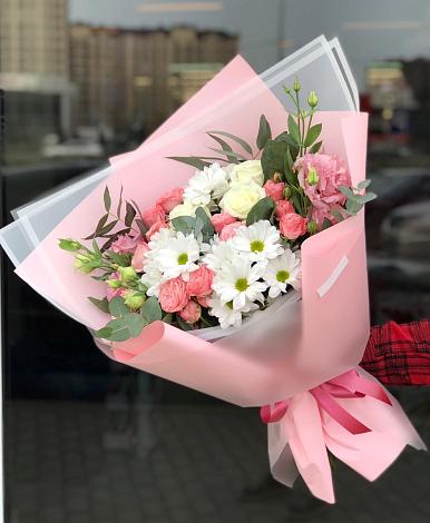 Букет цветов из: Розы, Лизиантусы и Хризантемы в Чигораке