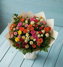 Букет Микс из разноцветных кустовых роз в Чигораке