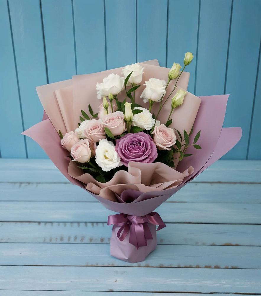 Букет цветов из: Розы и Лизиантусы в Чигораке